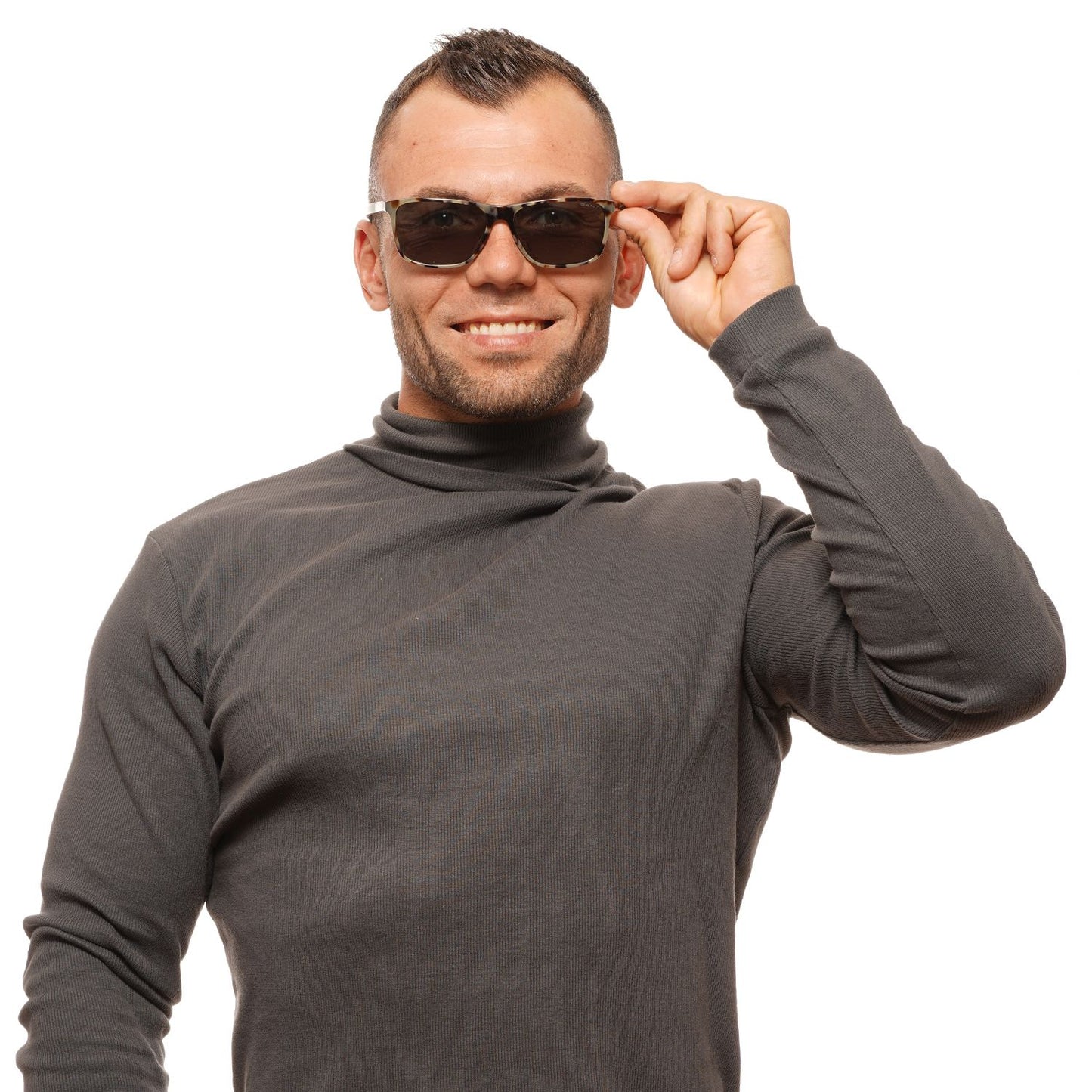 Unisex brown sunglasses with 58mm lenses width and branded case included