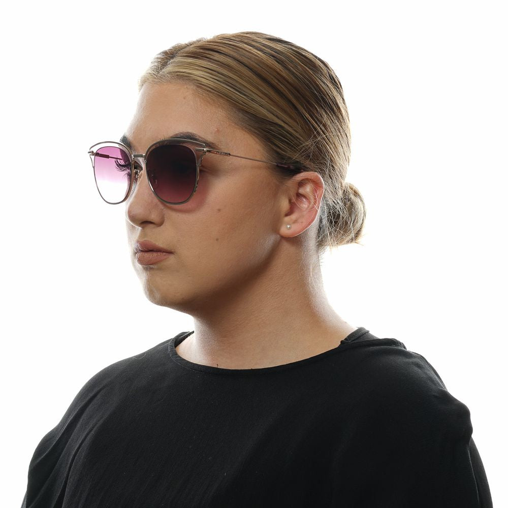 Women sunglasses in burgundy color with branded case included