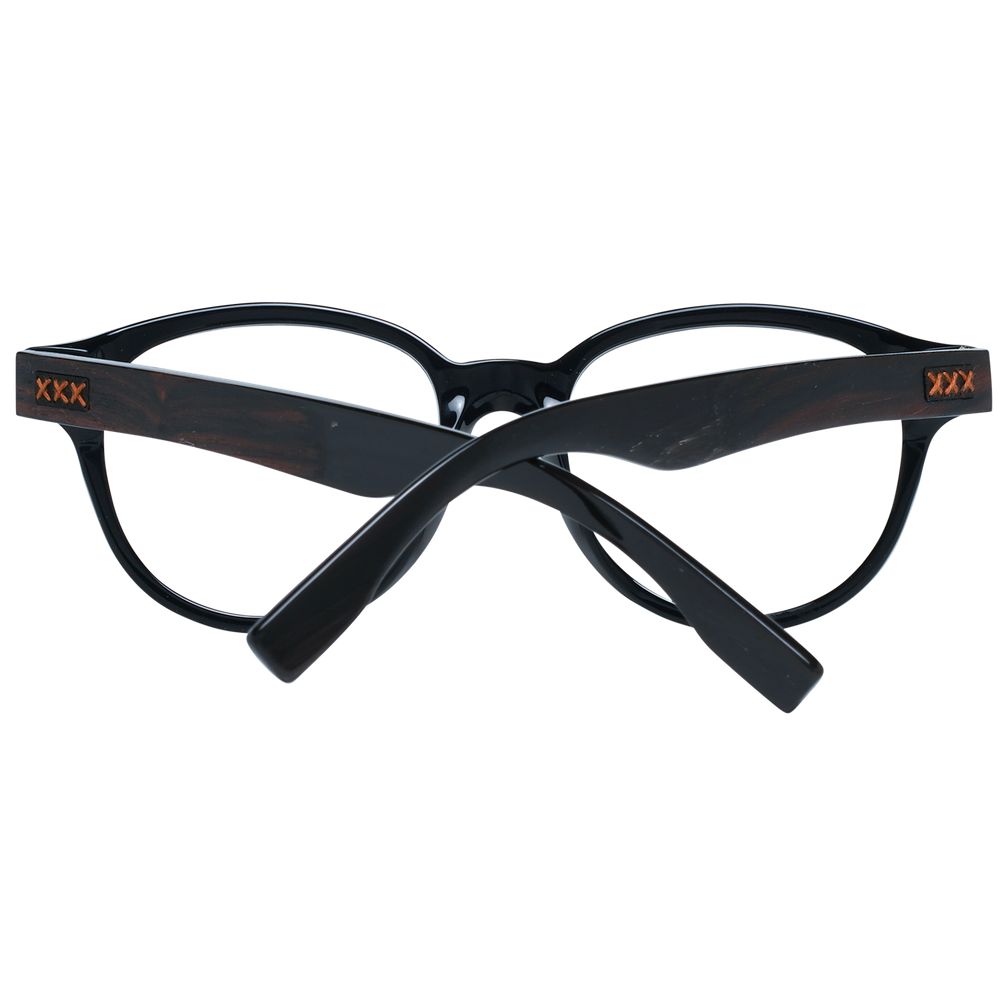 Spring-hinged temples with 145mm length, includes branded case