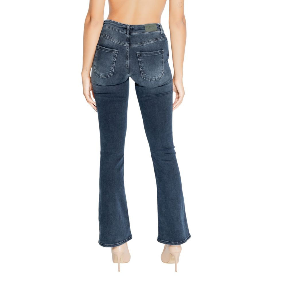 Close-up-of-Only-Blue-Cotton-Jeans-and-Pant-Fabric
