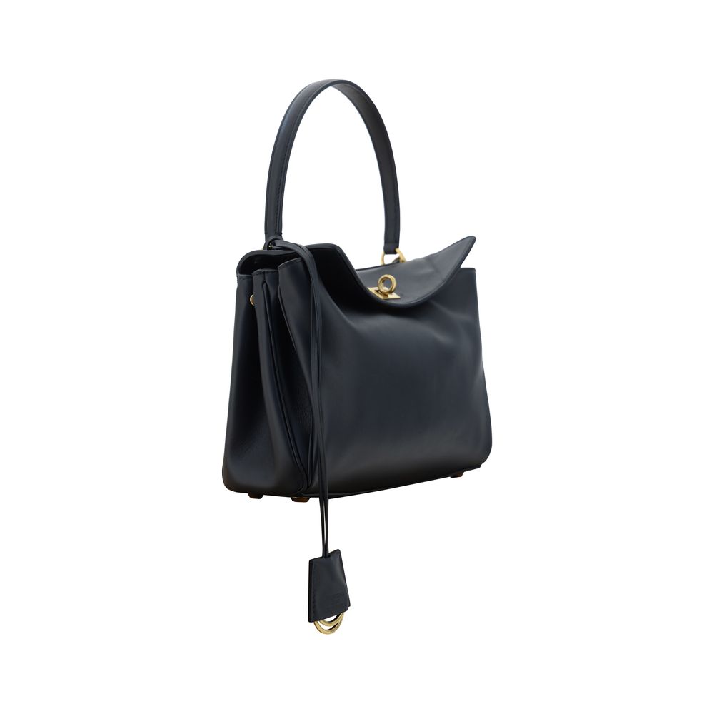 Elegant and versatile leather bag with swivel closure front flap