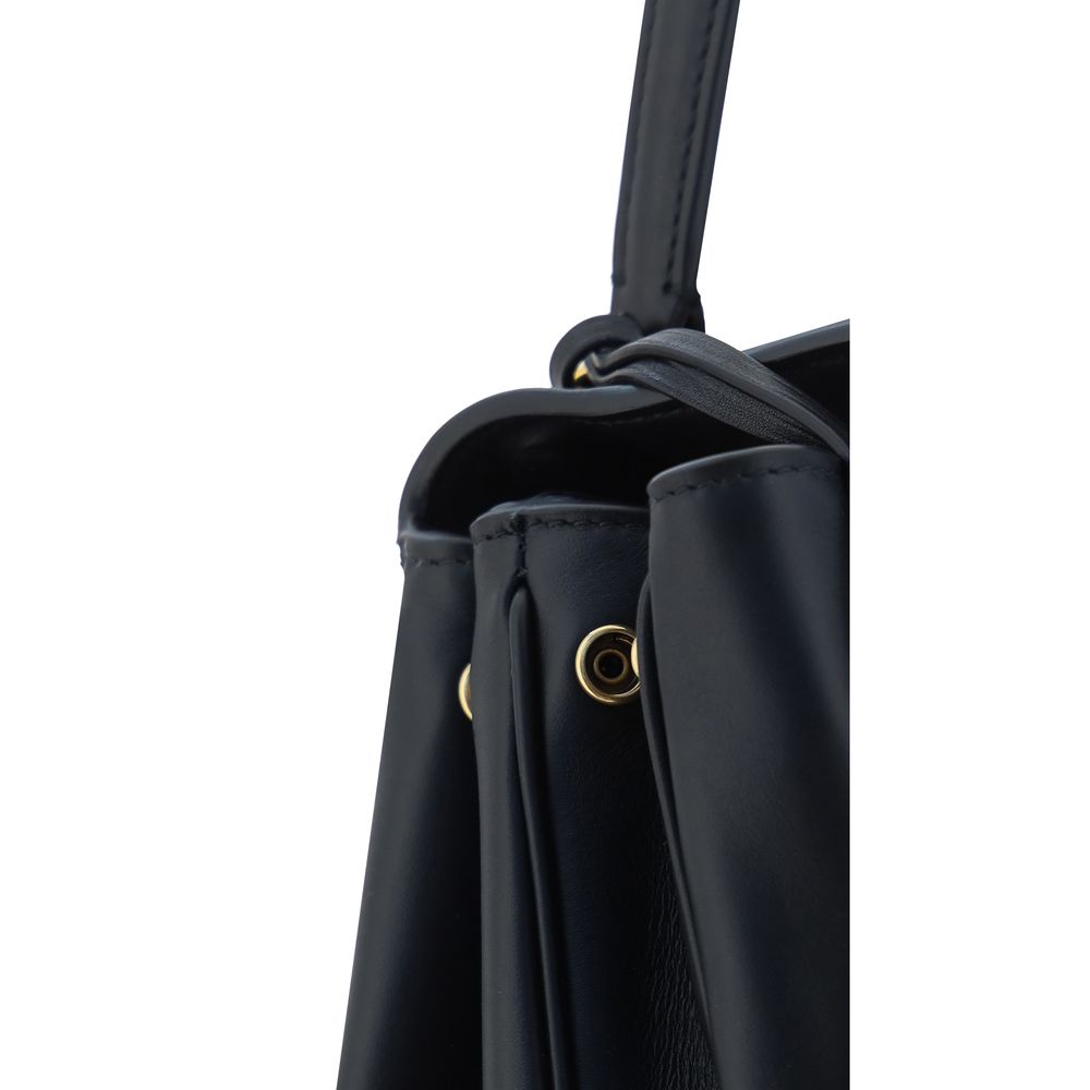Sophisticated and practical accessory for any occasion