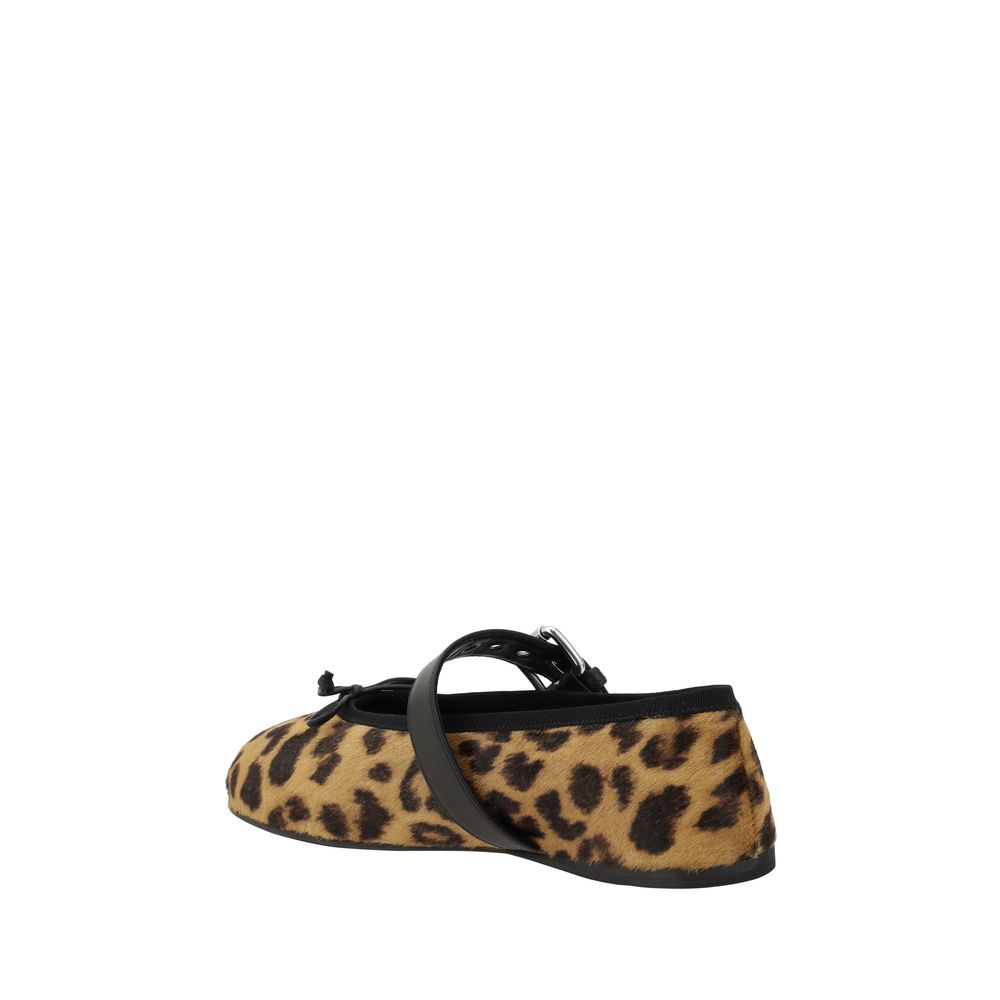 Feminine and elegant design with a bow on the front and bold animal pattern