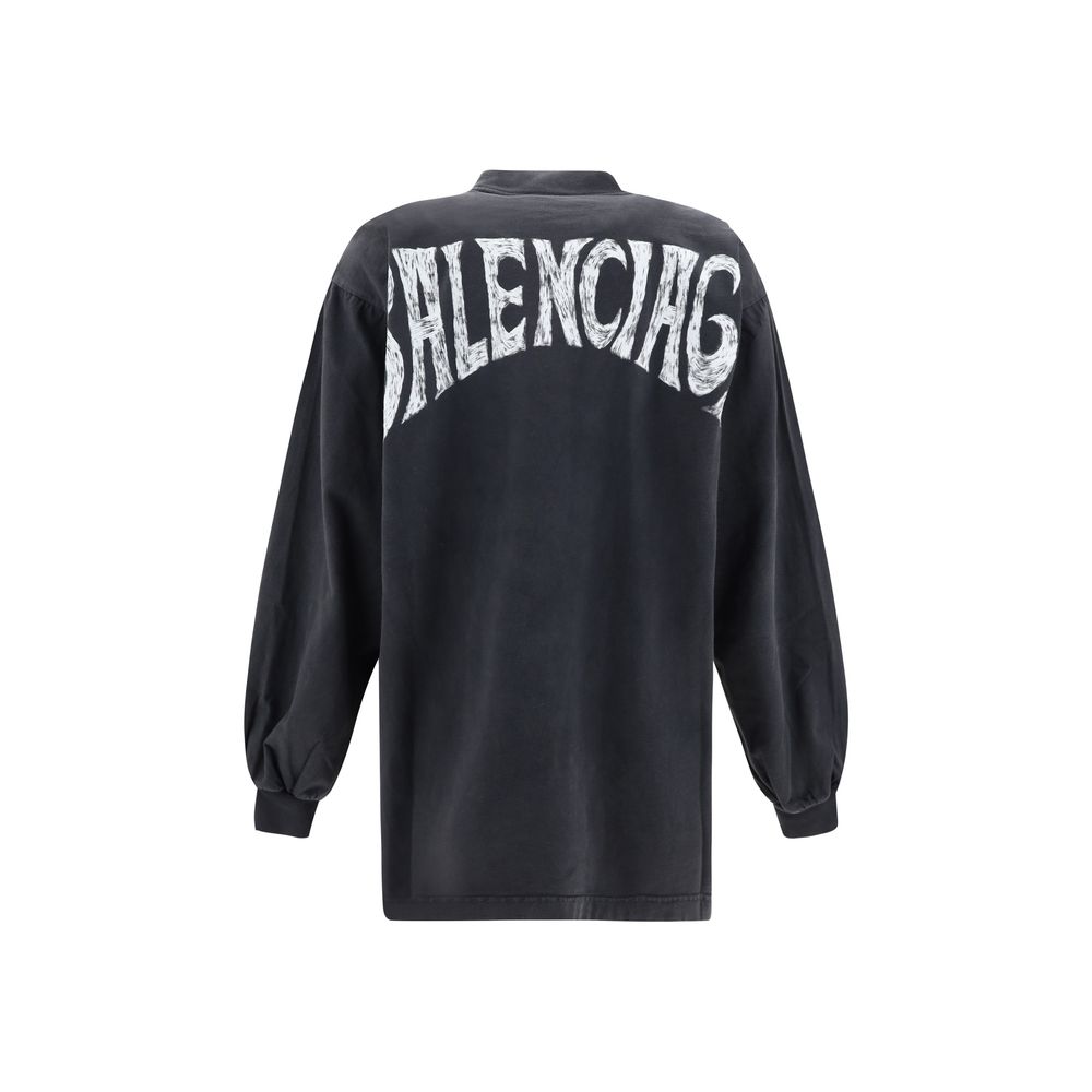 Long-sleeved design with bold urban print on the front