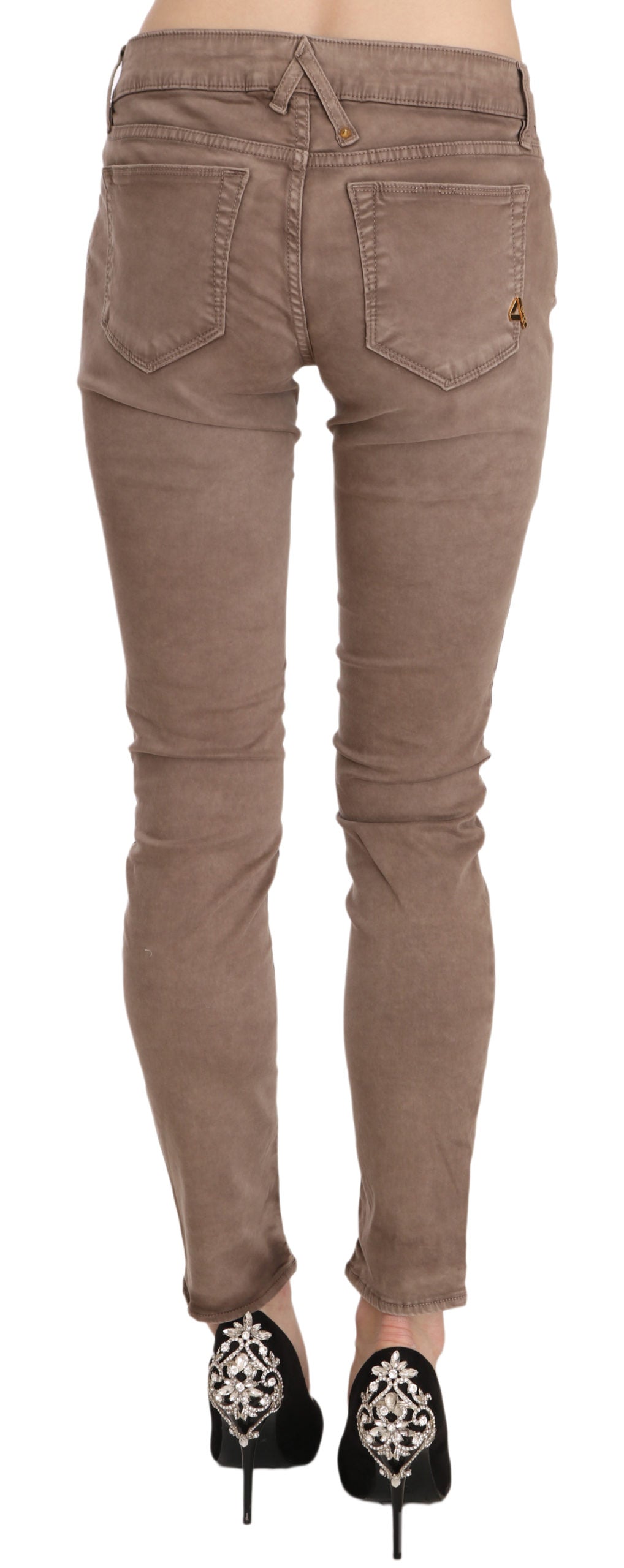 Subtle logo details reflecting quality and fashion on CYCLE Chic Brown Slim Fit Skinny Jeans