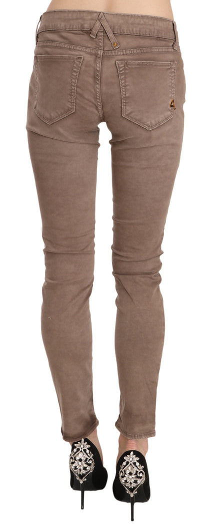 Subtle logo details reflecting quality and fashion on CYCLE Chic Brown Slim Fit Skinny Jeans