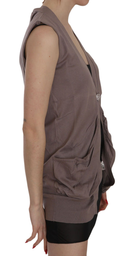 Versatile and elegant vest with two front pockets for layering over ensembles