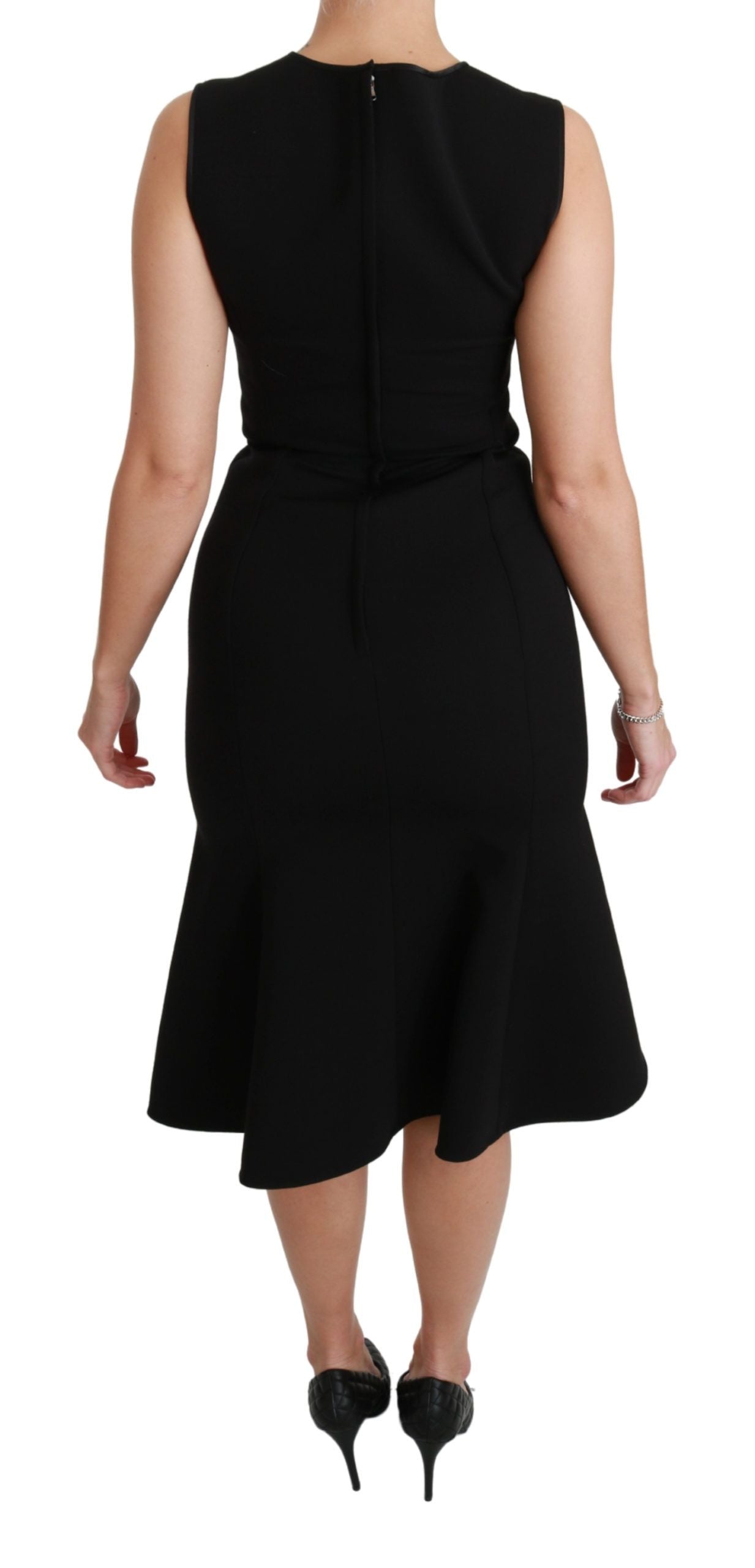 Stretch perfect fit accentuates curves