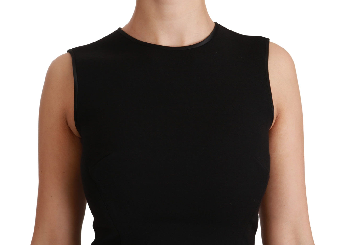 Luxury fashion statement in sumptuous wool blend