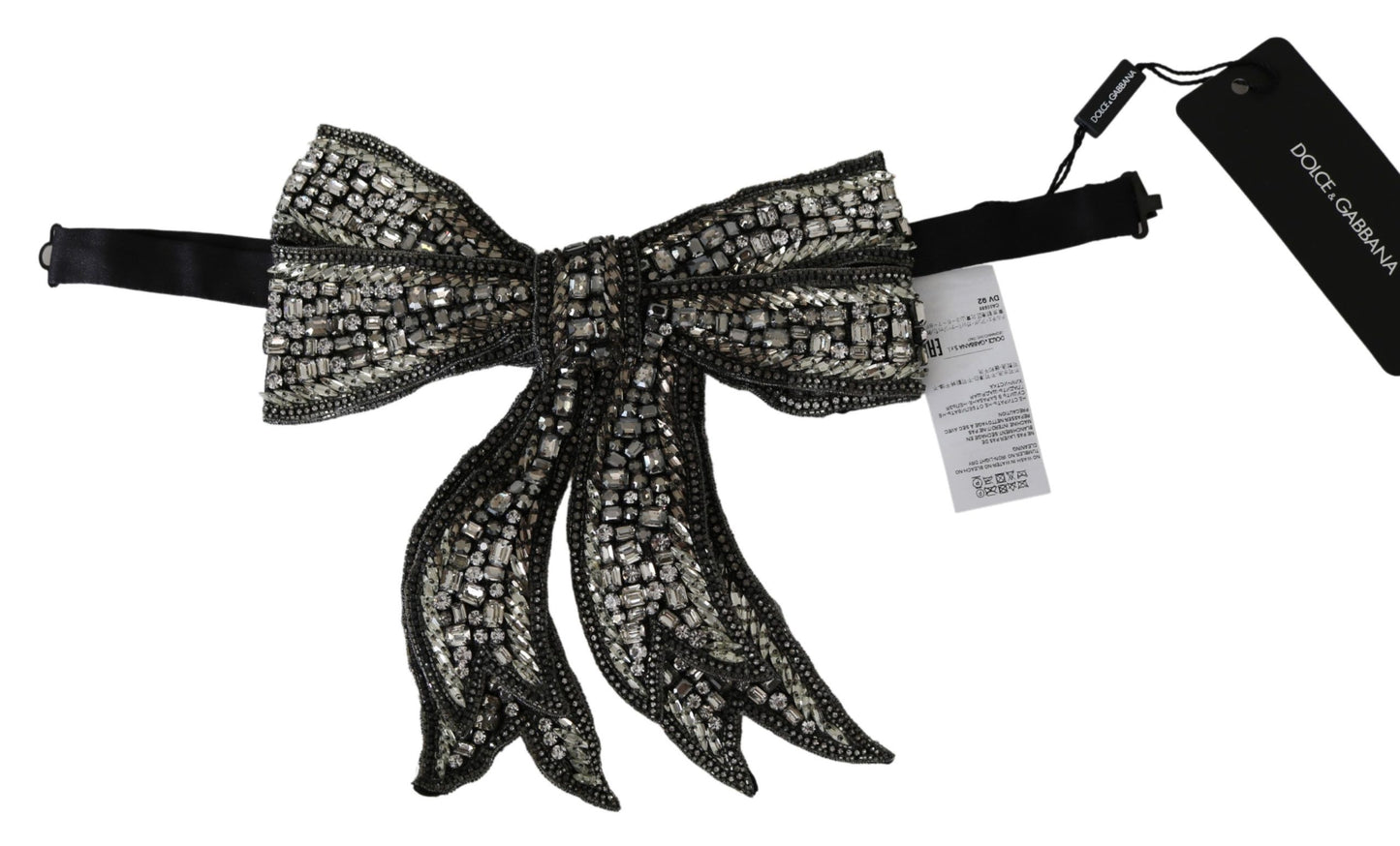 Exquisite 100% silk bowtie, adding a touch of Italian elegance