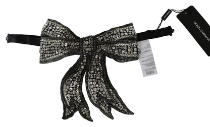 Exquisite 100% silk bowtie, adding a touch of Italian elegance