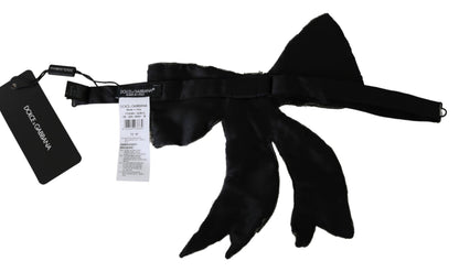 Luxurious silver and black bowtie, perfect for evening attire