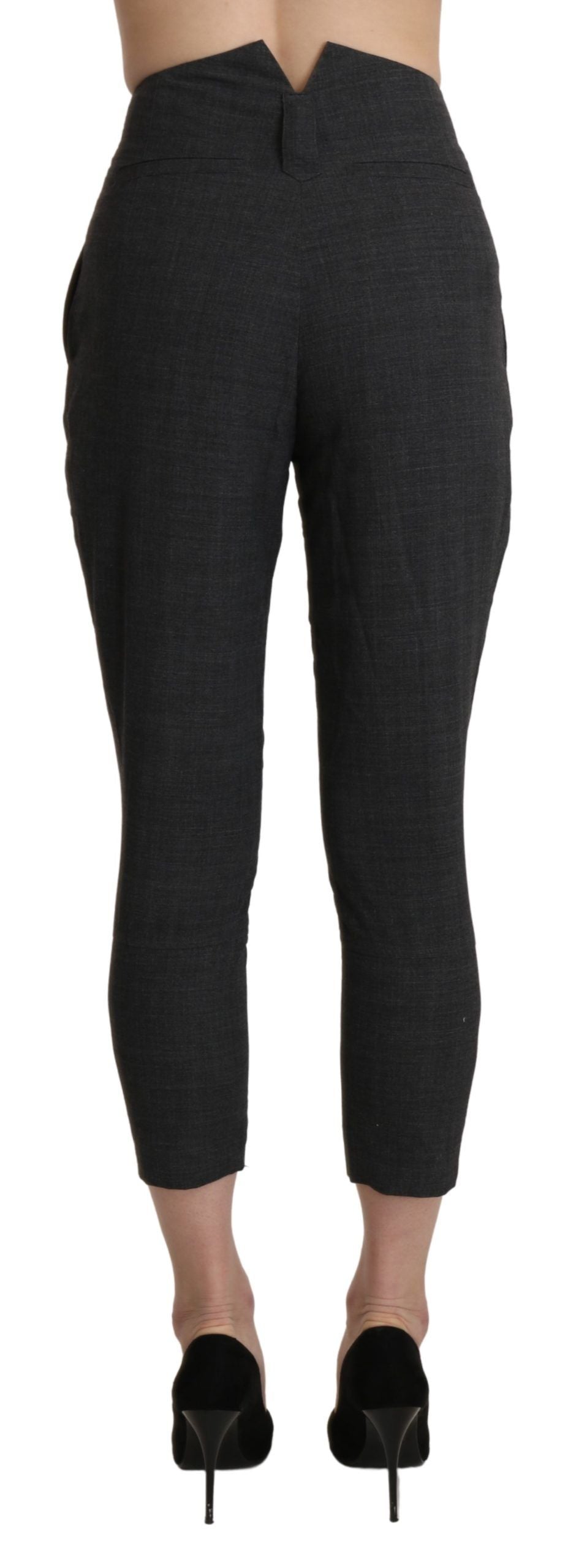 Elegant and sophisticated high-waist Capri pants in black, made of finest cotton
