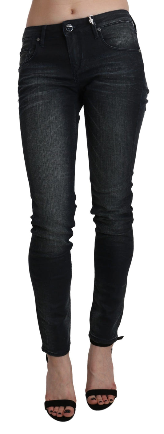Low waist black washed skinny jeans with zipper closure and logo details