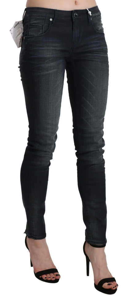 Versatile staple black washed low waist skinny jeans with subtle logo details