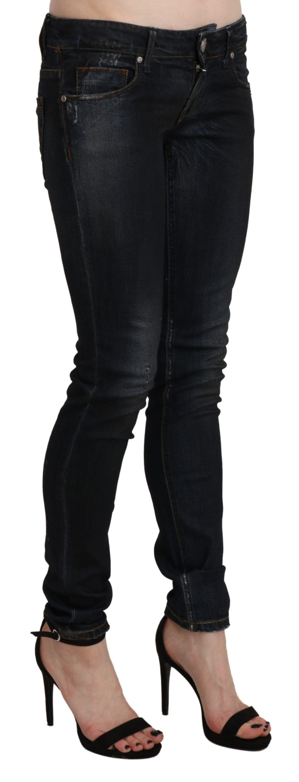 Versatile and stylish low waist skinny jeans in washed black hue