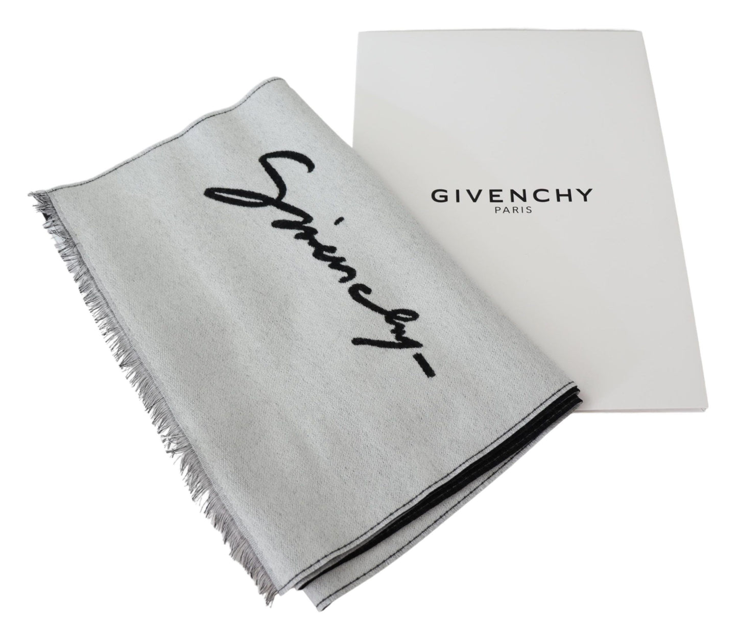 Stunning 160cm x 35cm scarf made in Italy for undeniable fashion statement