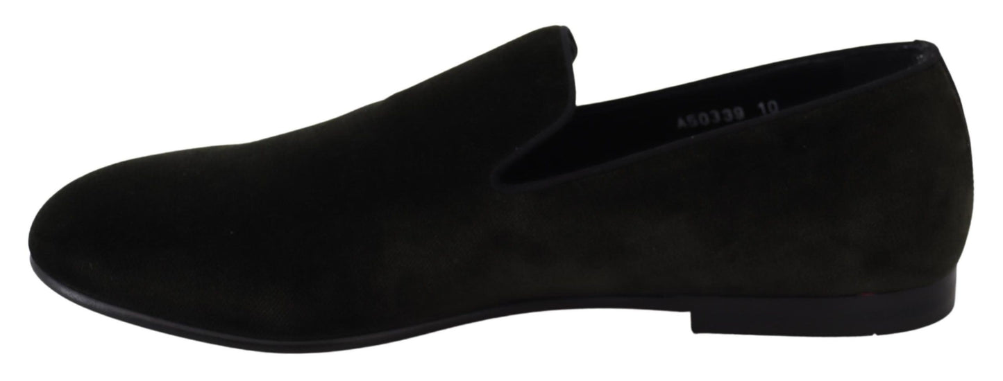 Elegant green velvet loafers with Italian craftsmanship and leather sole