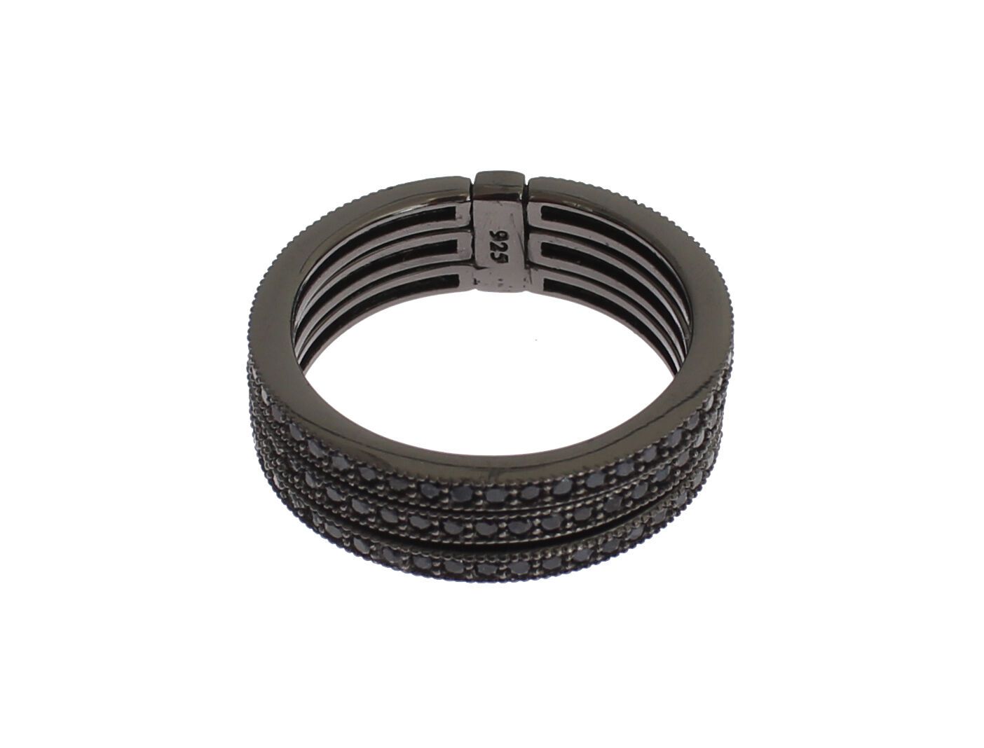 Eye-catching Nialaya ring with glamorous and tough aesthetic