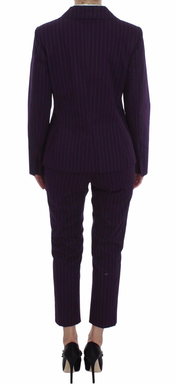 Elegant two-button front closure and exquisite logo details