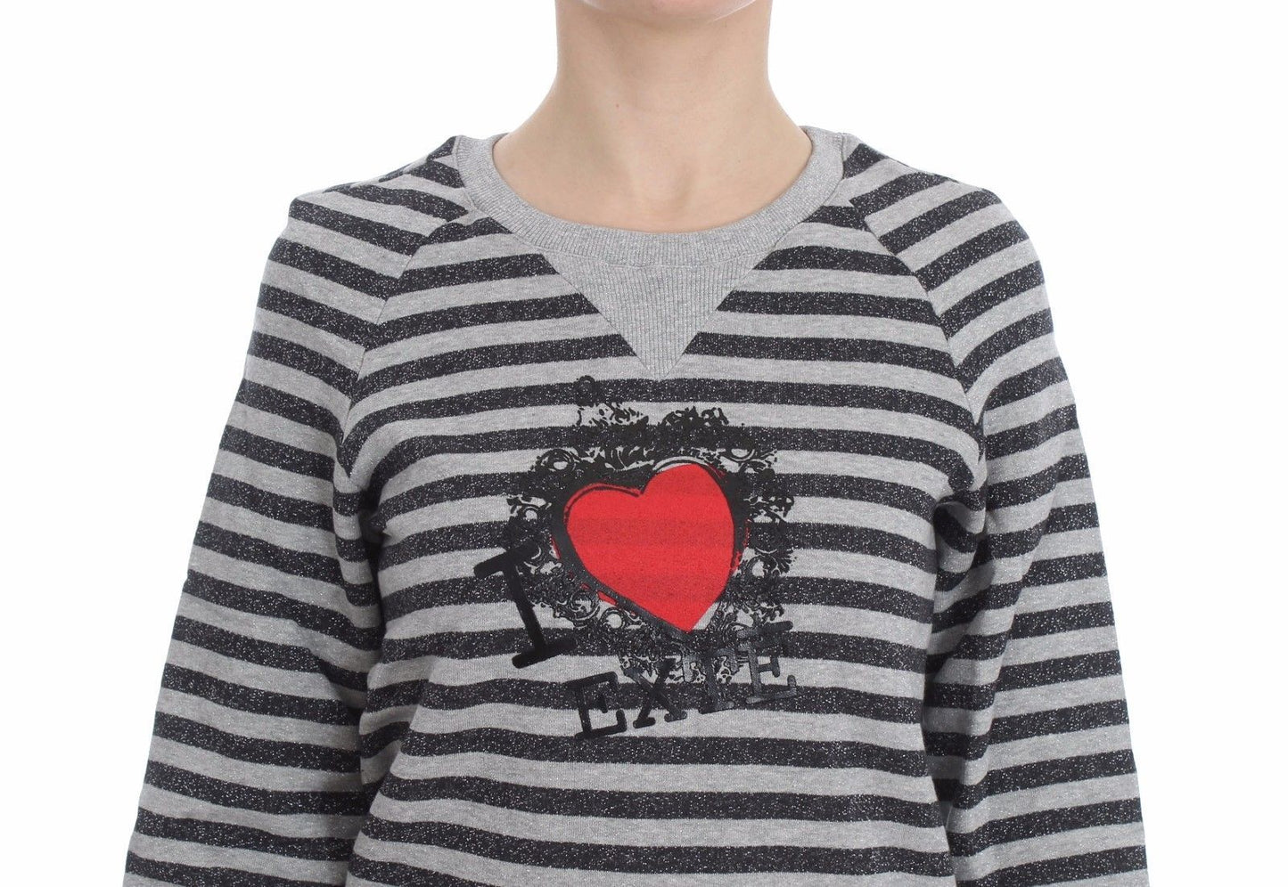 Expertly crafted Italian Exte sweater with logo details