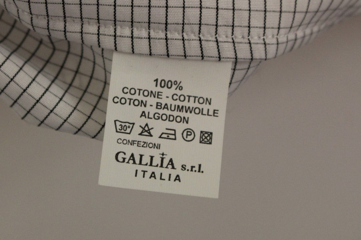 Luxury and quality exemplified in this brand new, tag-attached skirt made in Italy