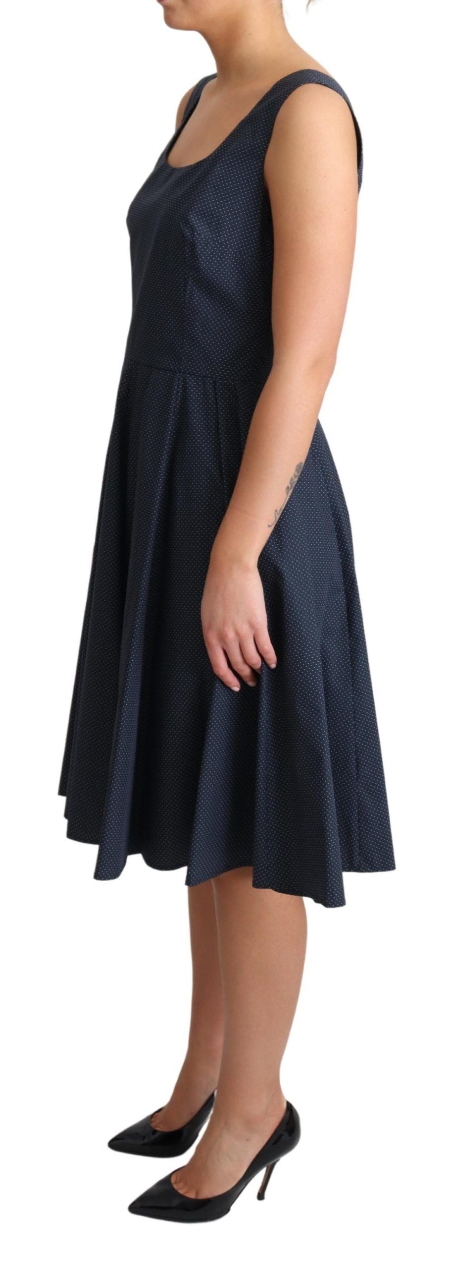 Italian craftsmanship and timeless design with chic zipper closure