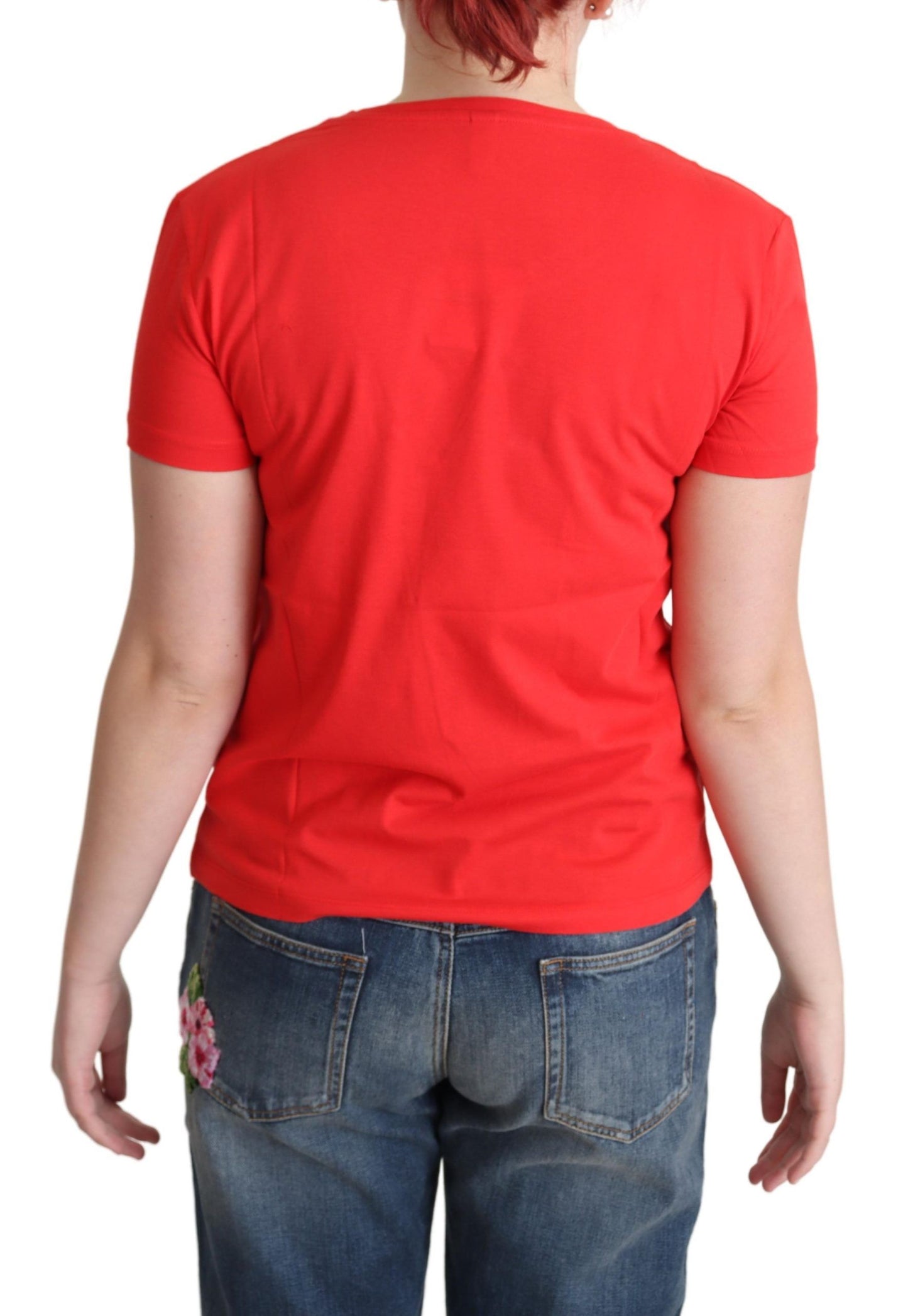 Moschino logo print on the front of the red tee