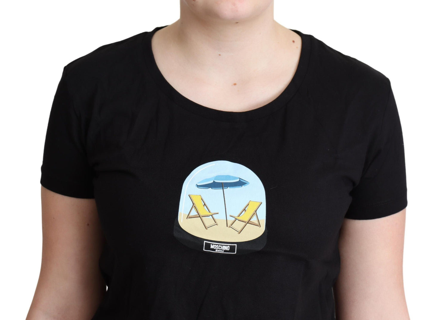 Versatile and trendy black tee with iconic Moschino logo