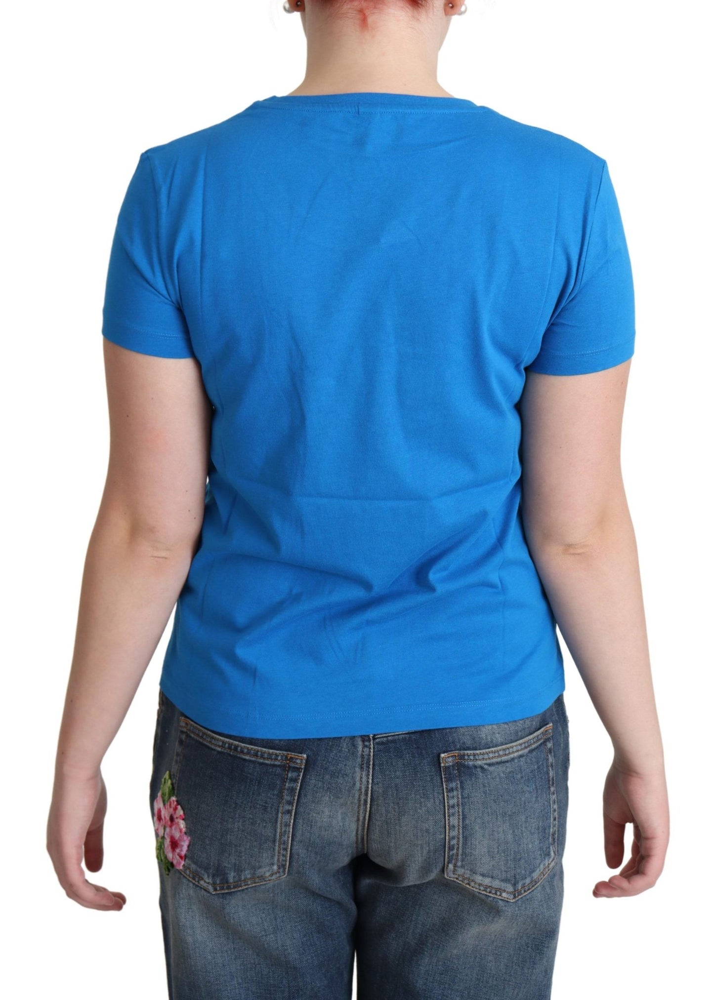 Versatile round neck tee with short sleeves for everyday elegance