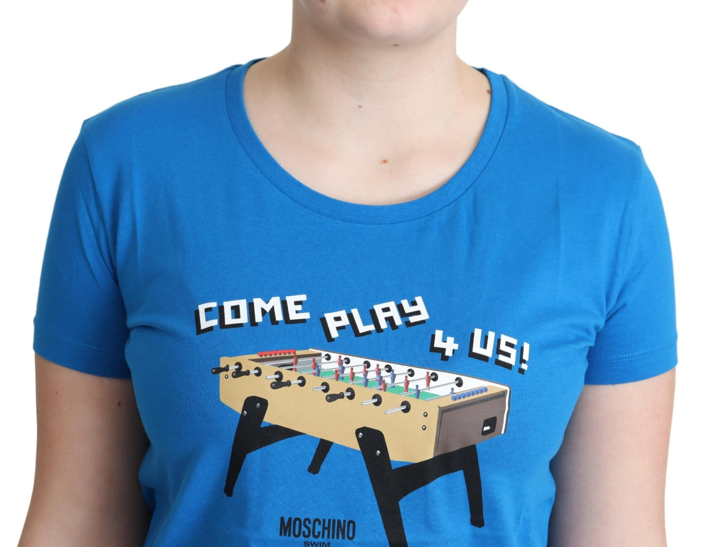Comfortable and high-fashion tee with delicate Moschino logo details