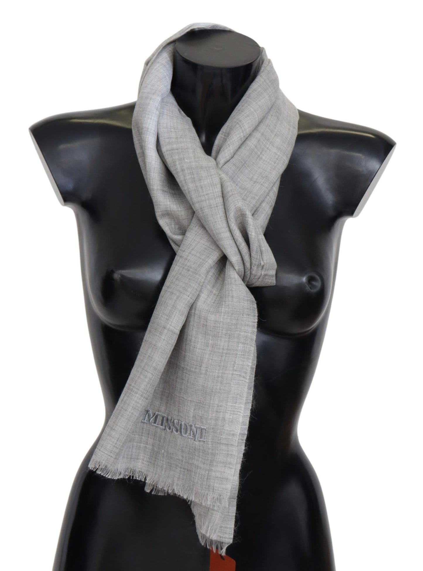 Sumptuous beige wool and silk unisex scarf with delicate fringes and logo embroidery
