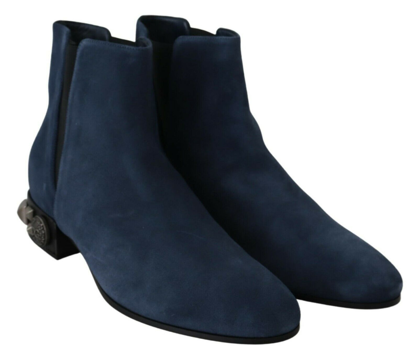 Statement boots with attention to detail and Italian elegance