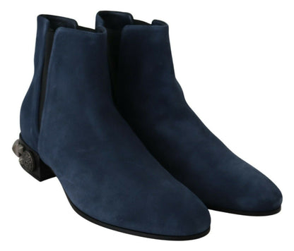 Statement boots with attention to detail and Italian elegance