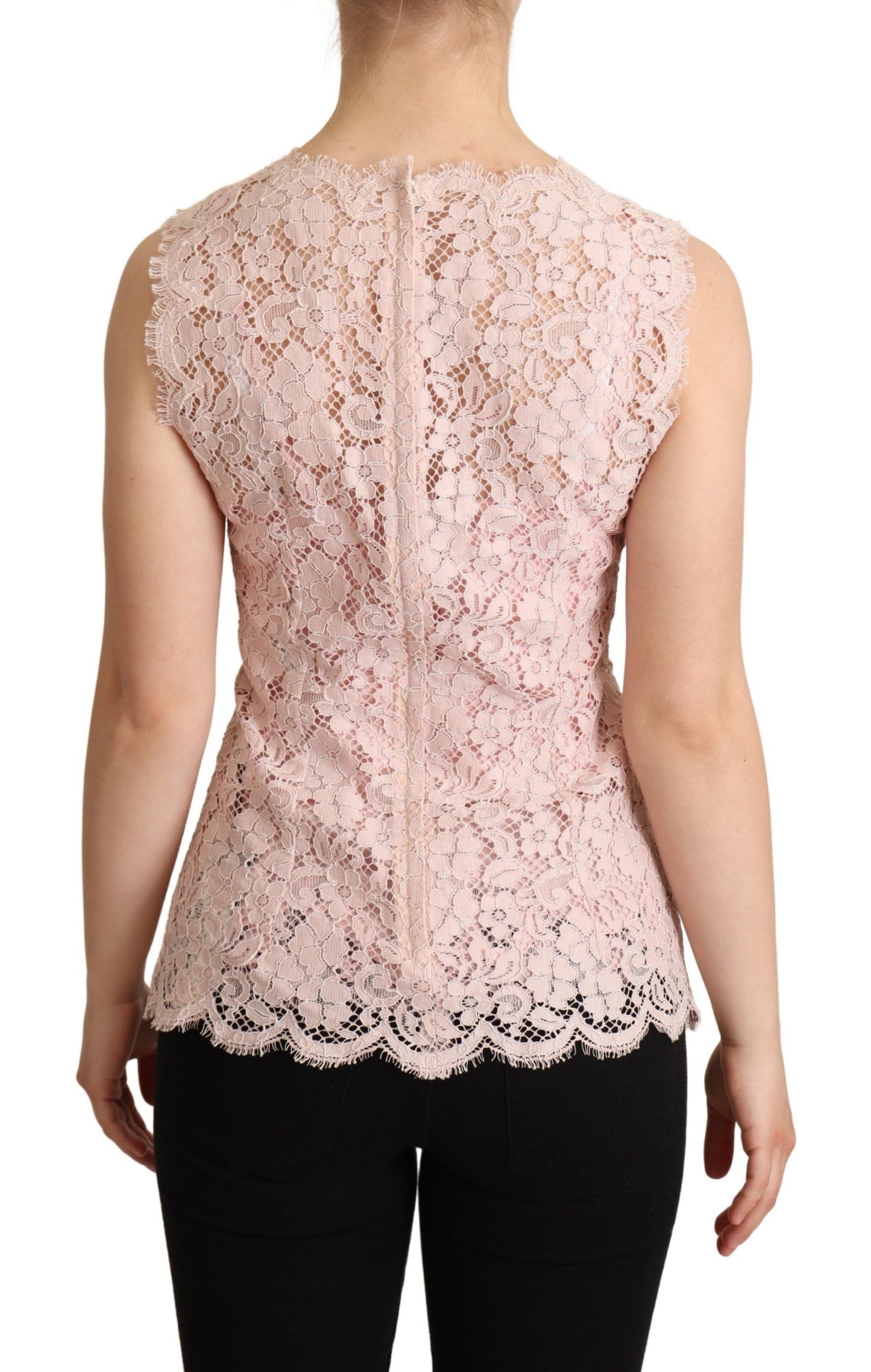 Flattering fit with rear zipper closure for seamless wear