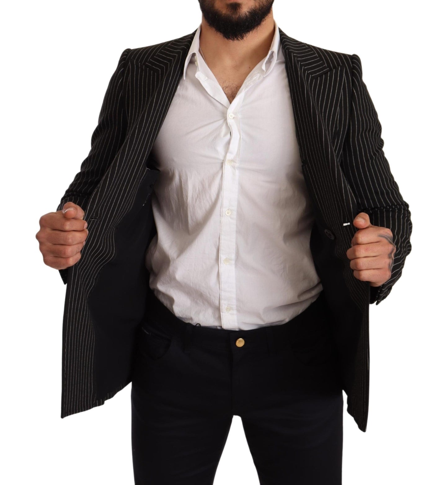 High-quality 100% wool material for unparalleled craftsmanship