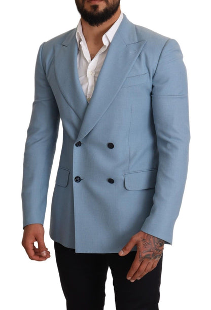 Expertly placed pockets add practicality to this stylish garment