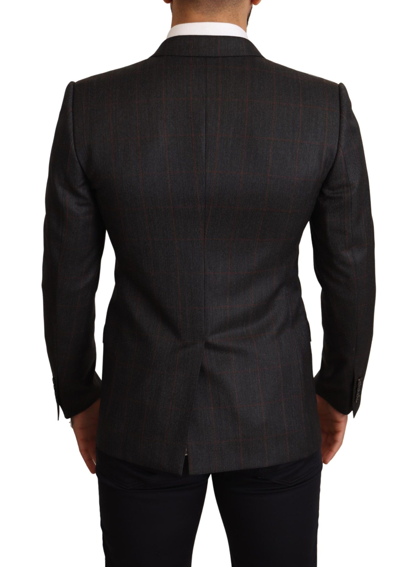 Single breasted blazer with open vent in the back for ease of movement
