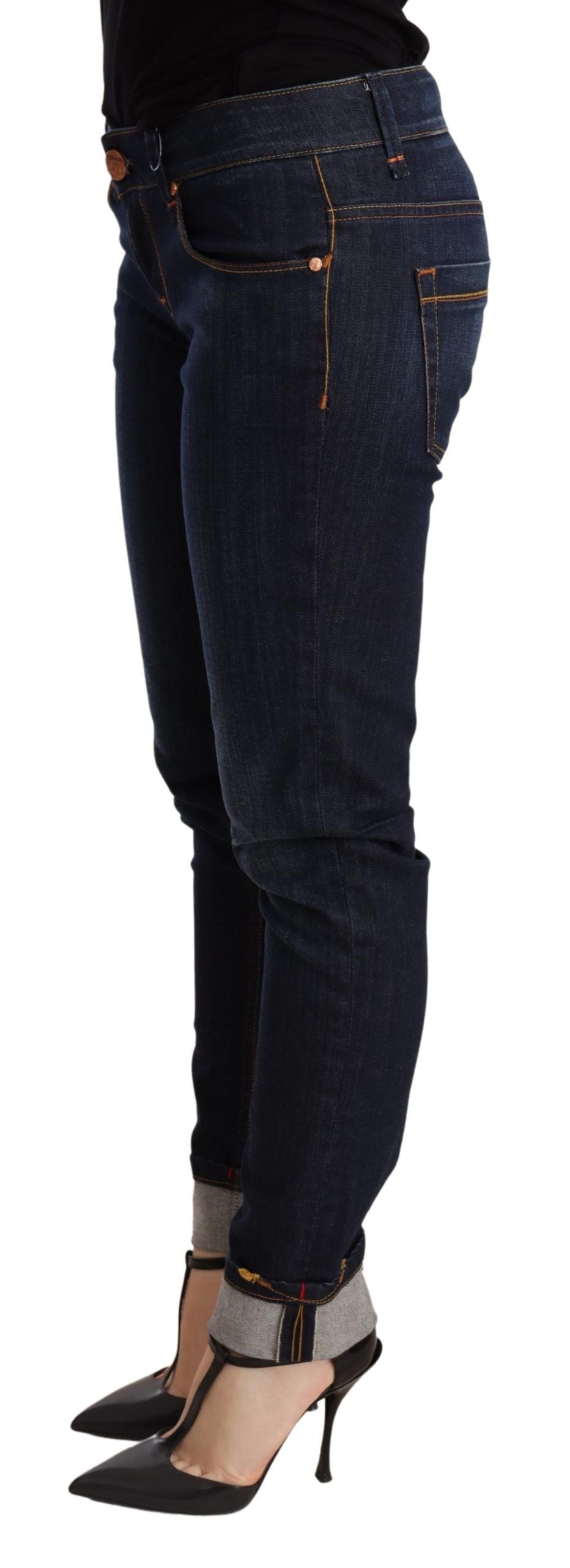 Low waist cut and contemporary skinny silhouette in dark blue washed color