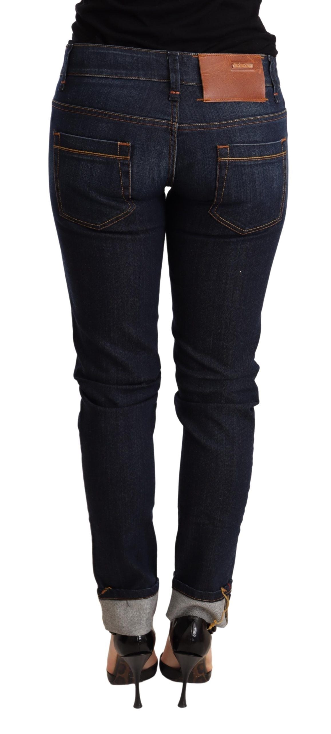 Classic zipper and button closure with subtle Acht logo details