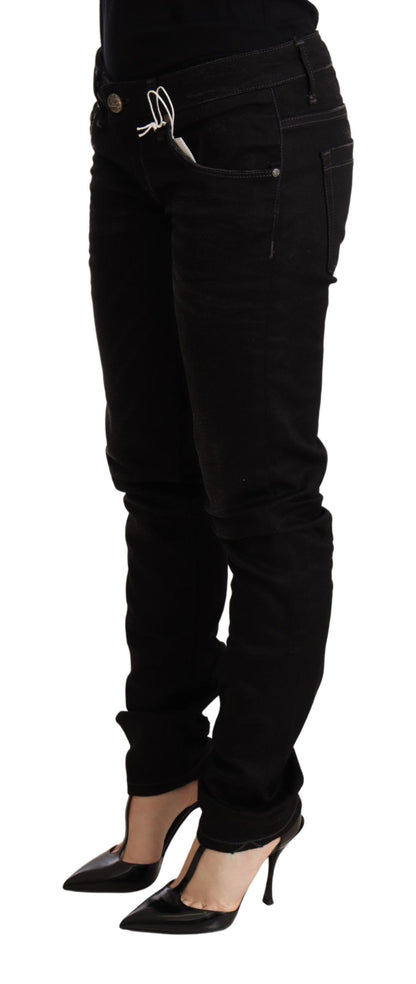 Streamlined slim fit cut, ensuring a flattering silhouette