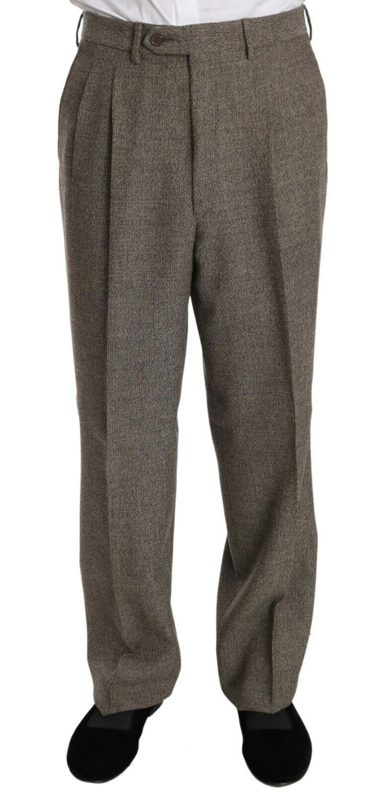 Stunning silhouette of light brown wool suit with inner pockets