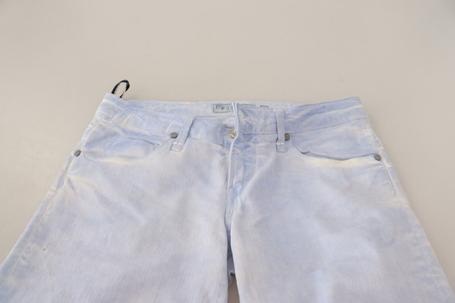 Crafted with the finest cotton and infused with Acht’s signature logo details