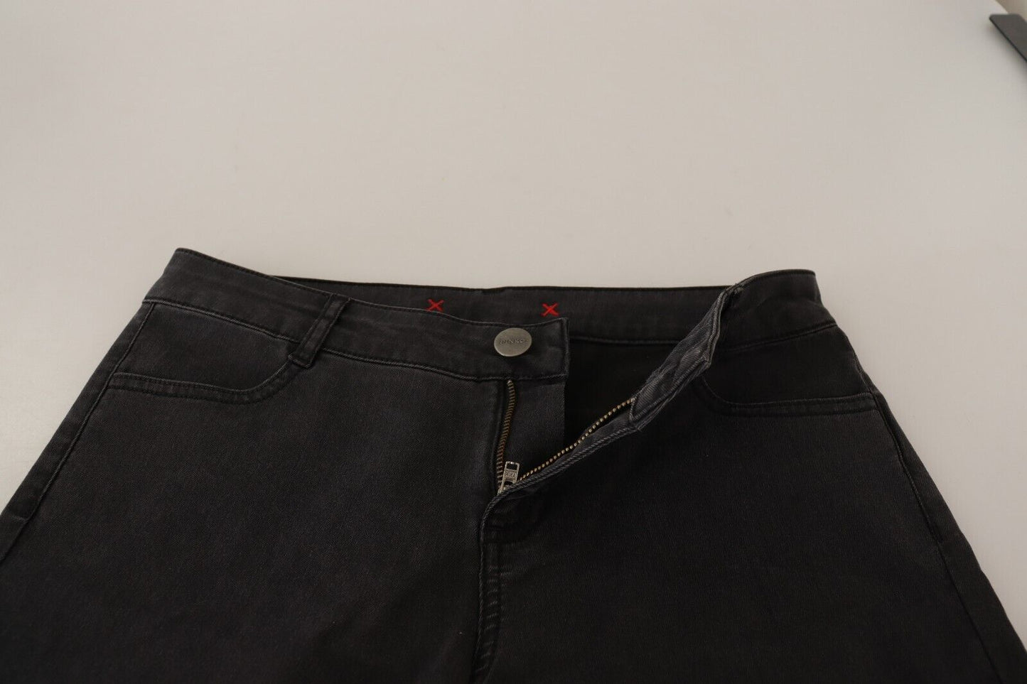 Flattering fit and comfortable 64% Cotton, 32% Polyester, 4% Elastane material
