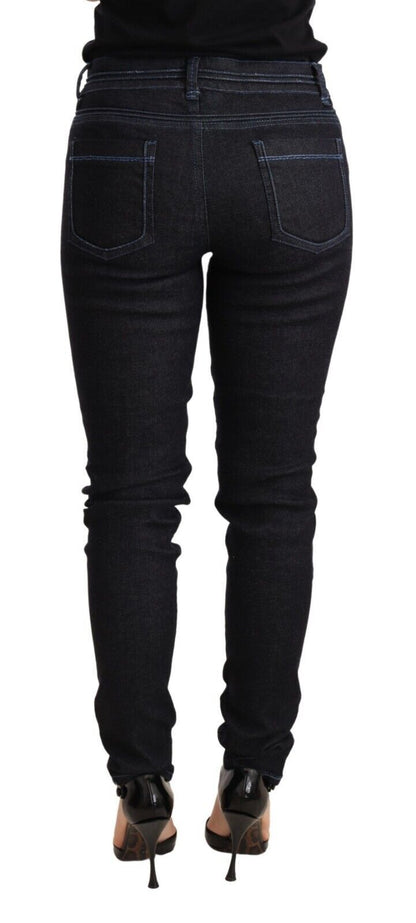 Slim fit low-waist skinny denim in blue with button closure