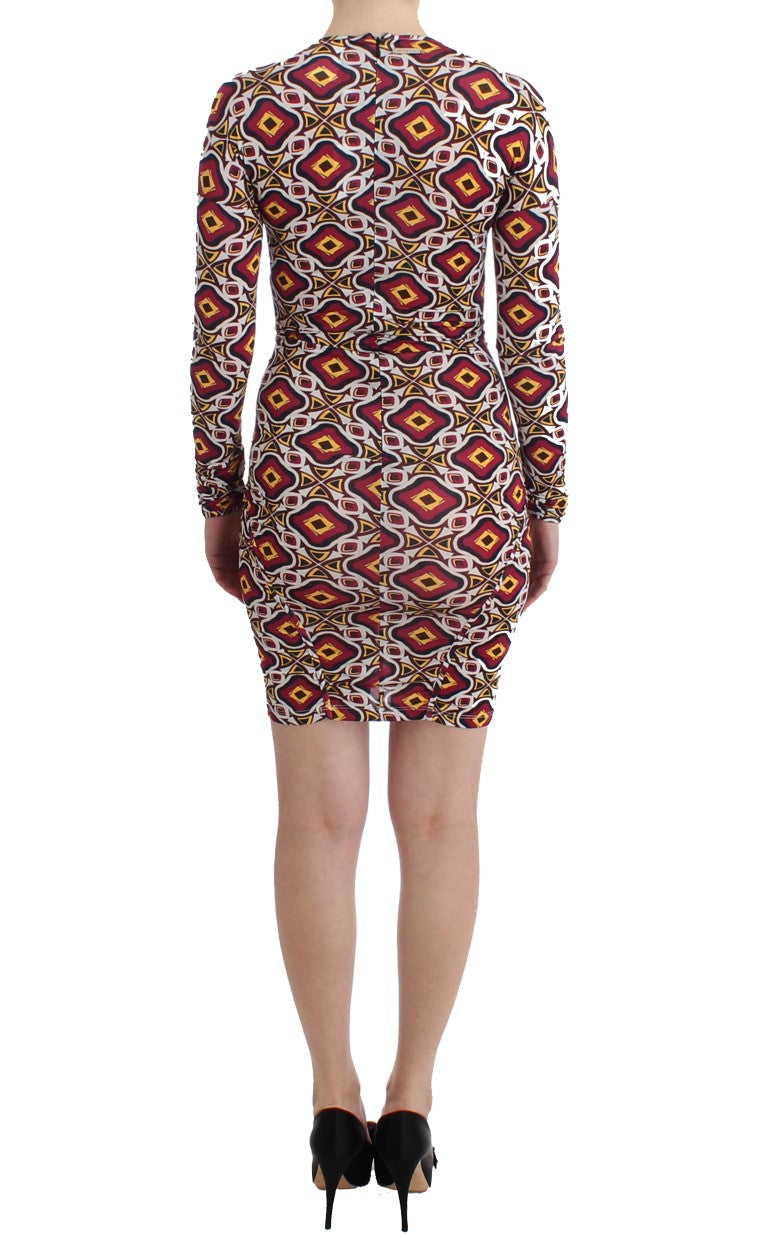  V-neck cut, perfect for special occasions, elegant and eye-catching 