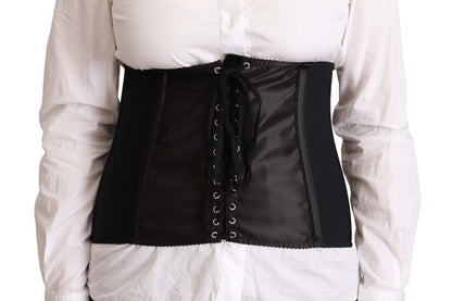Elegant and iconic piece designed to define and accentuate the waistline