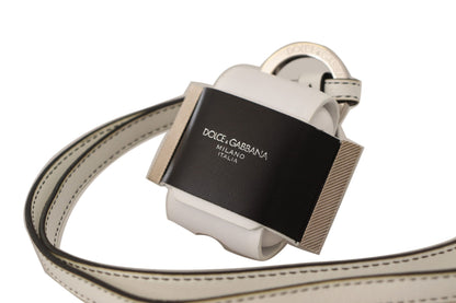  Premium leather Airpods case with chic monochrome design 