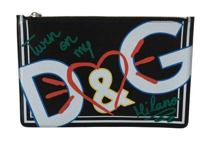Sleek and sophisticated coin wallet with logo details