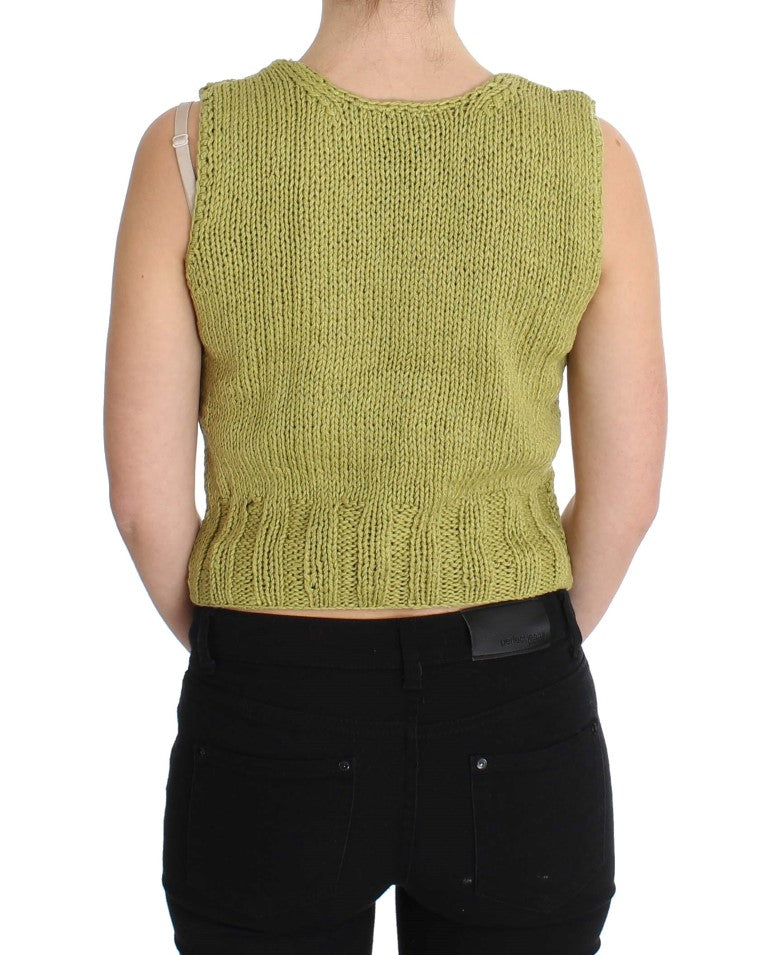 Chic and elegant sleeveless vest sweater with a touch of sophistication